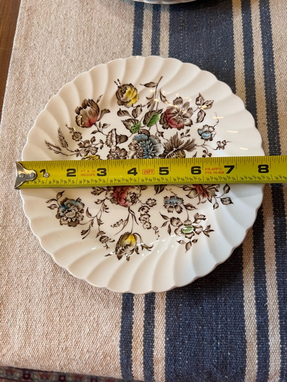 4 Johnson Brothers Staffordshire Bouquet 7 7/8" Salad Plates Excellent Condition - Picture 9 of 10